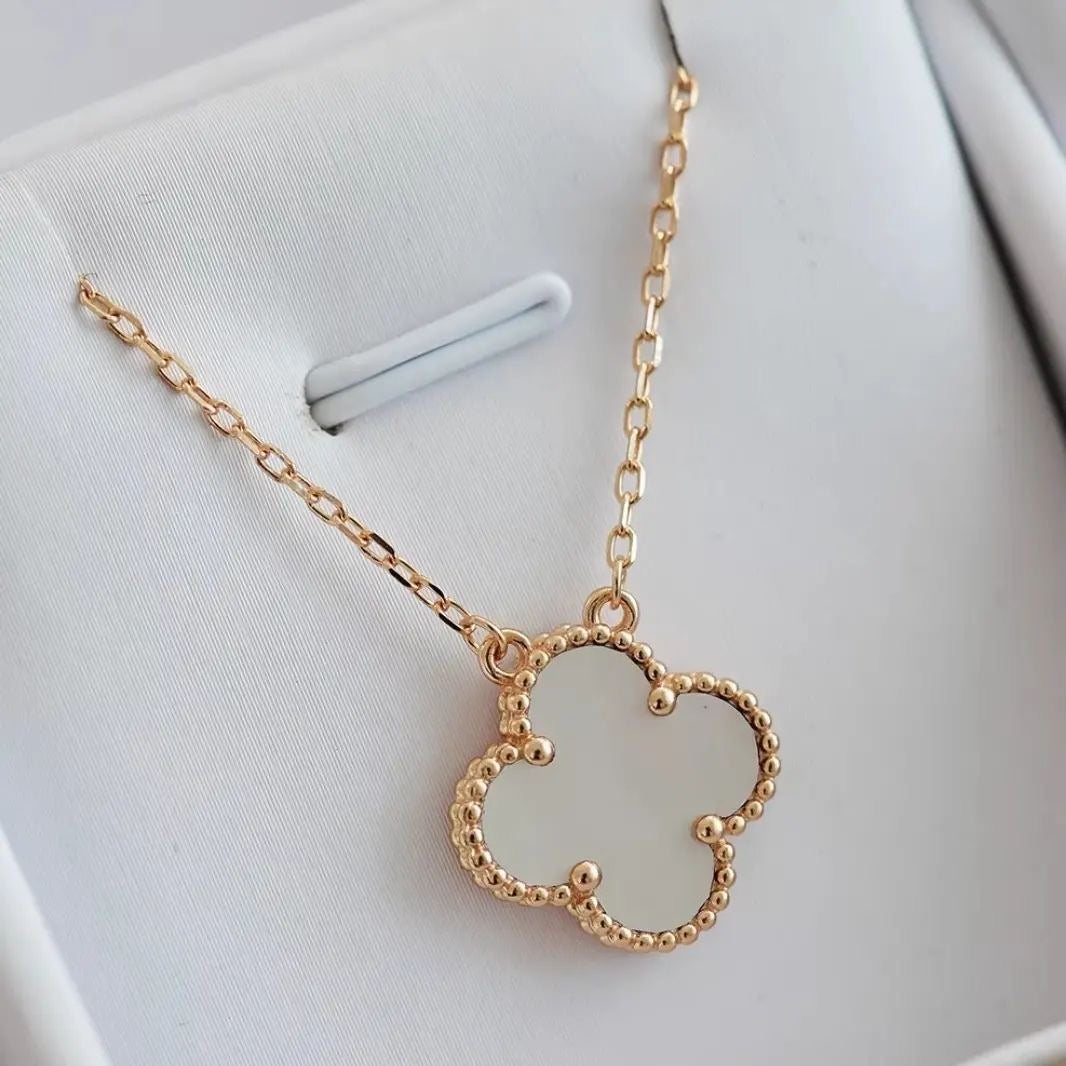 CLOVER NECKLACE