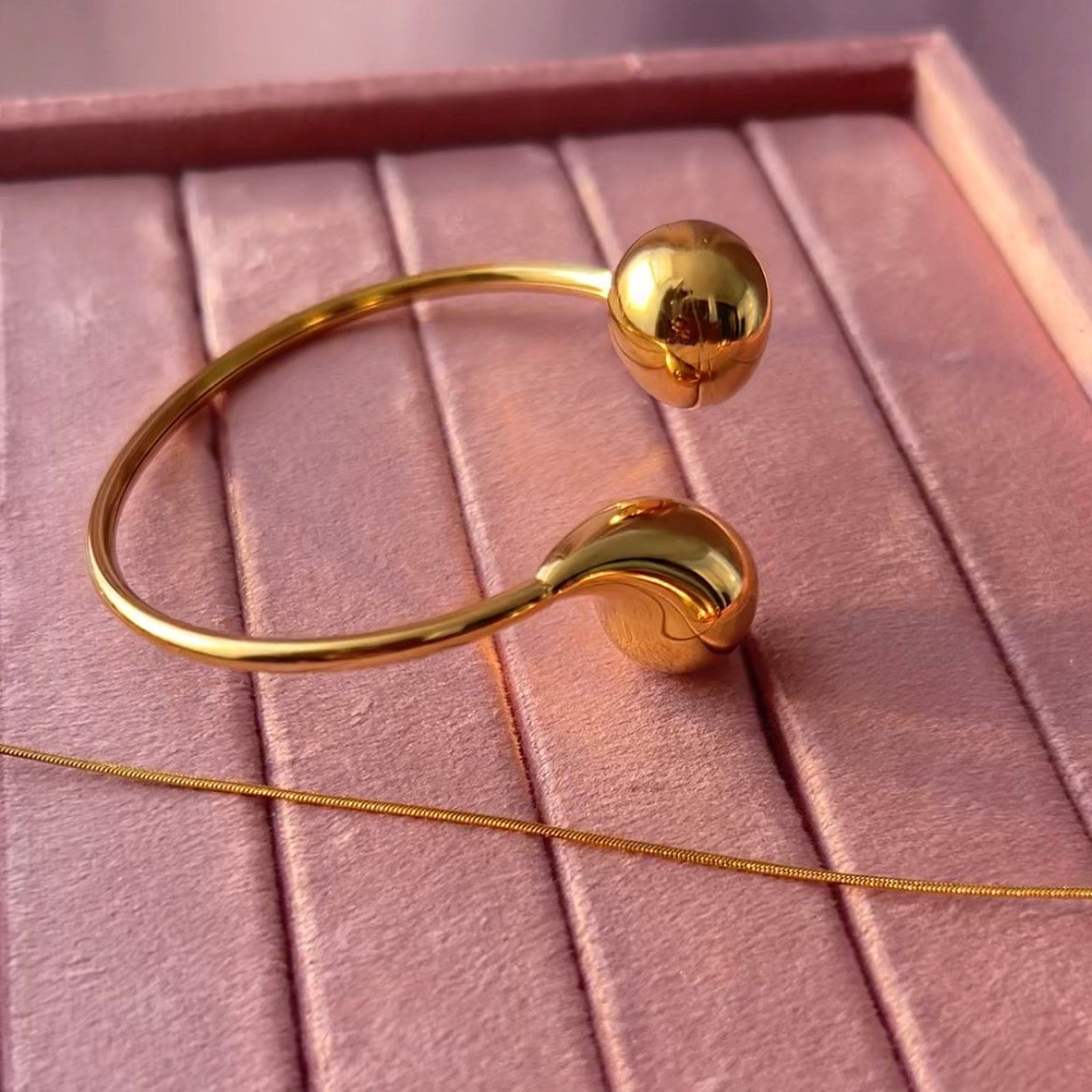 TEAR DROP BRACELET
