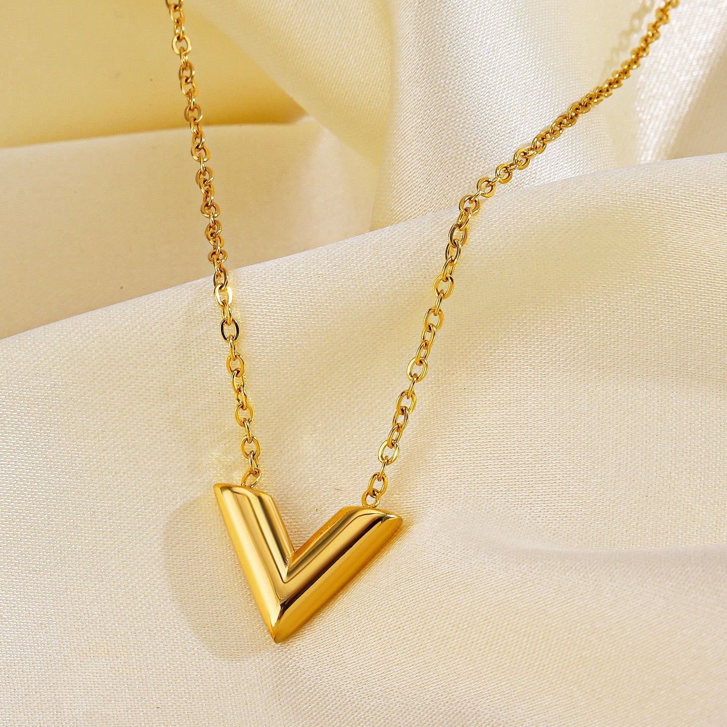 V NECKLACE